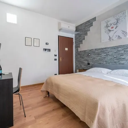 Aurelia 3*